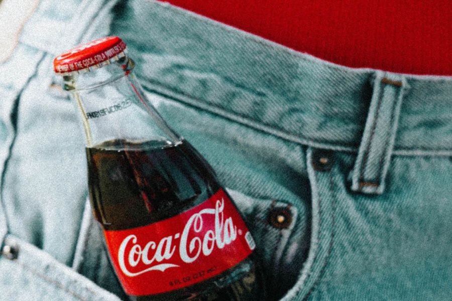 Harde kritiek Blokhuis op Coca-Cola vanwege voedselkeuzelogo