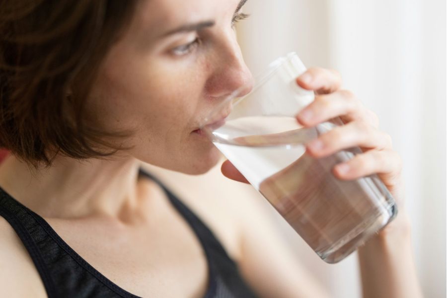 Mensen met hartfalen kunnen veilig zonder beperking vocht drinken