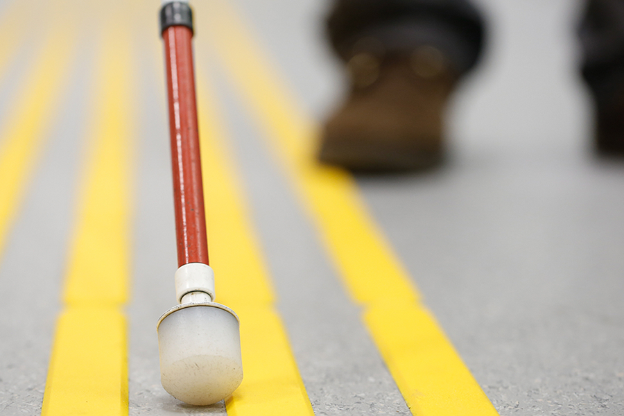 WERKLOOSHEID ONDER DOVEN EN BLINDEN EXTREEM EN ONNODIG HOOG