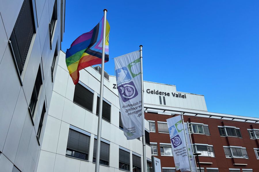 Ziekenhuis Gelderse Vallei hijst diversiteitsvlag: ‘Iedereen moet zich welkom voelen’