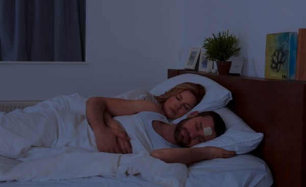 Nederlandse start-up bedenkt als eerste ter wereld een comfortabele oplossing speciaal voor rugsnurkers