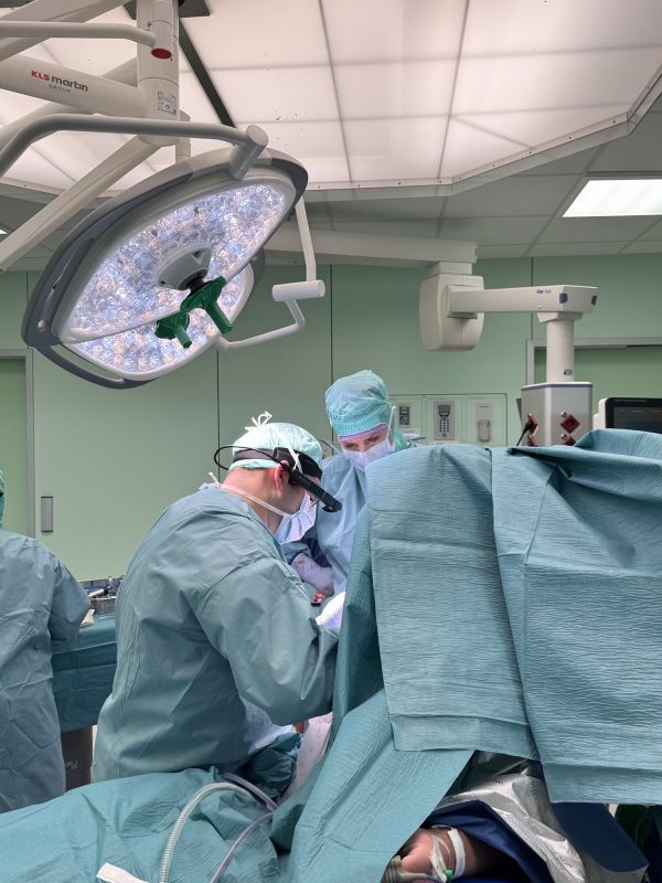 Door de ogen van de chirurg: slimme bril biedt nieuwe manier van opleiden in het Martini Ziekenhuis
