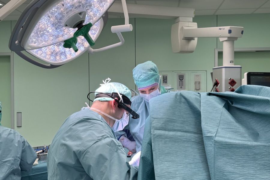 Door de ogen van de chirurg: slimme bril biedt nieuwe manier van opleiden in het Martini Ziekenhuis