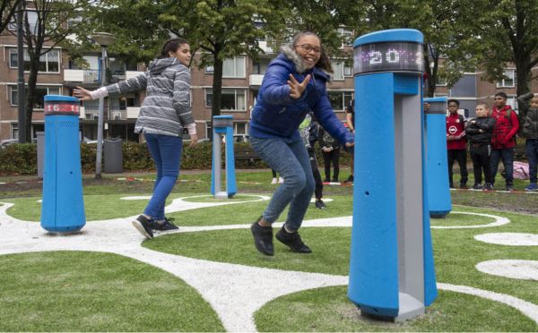 Interactief buitenspelen met het eerste Memo Quest speeltoestel