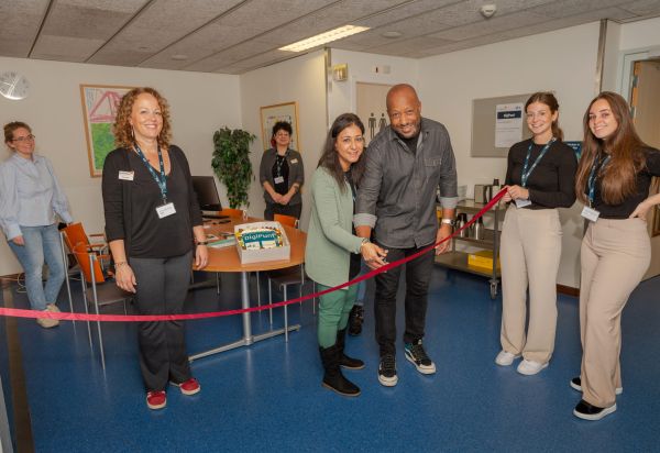 Opening fysiek punt in ziekenhuis en Bibliotheek